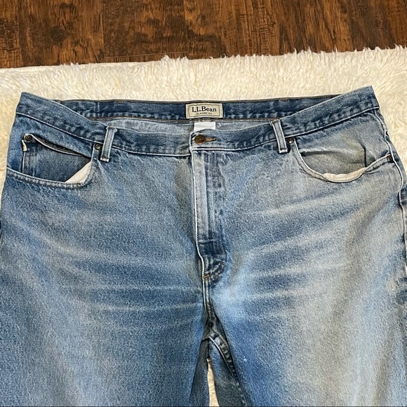 LL Bean Classic Fit Jeans Mens 44X29(28) Med Wash Straight Leg Distressed - Picture 2 of 8